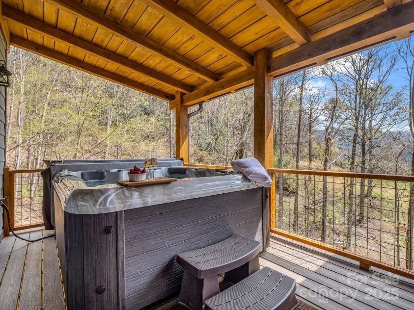 107 Twisted Birch Drive, Hendersonville, NC 28792.  MLS# CAR4328960, YatesRealty ID 2150. 