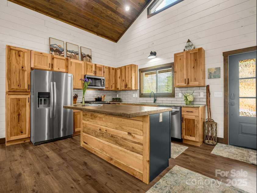 107 Twisted Birch Drive, Hendersonville, NC 28792.  MLS# CAR4328960, YatesRealty ID 2150. 