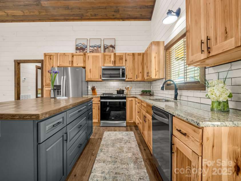 107 Twisted Birch Drive, Hendersonville, NC 28792.  MLS# CAR4328960, YatesRealty ID 2150. 