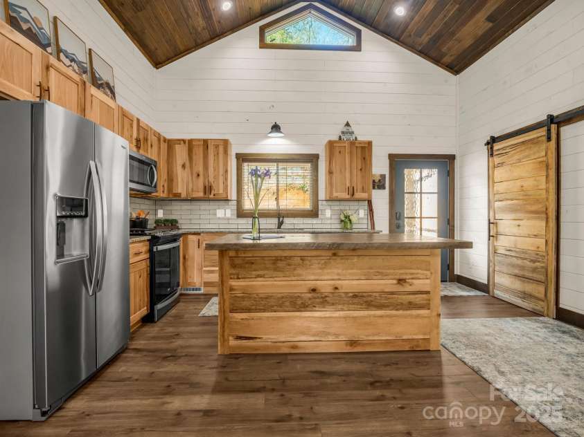 107 Twisted Birch Drive, Hendersonville, NC 28792.  MLS# CAR4328960, YatesRealty ID 2150. 