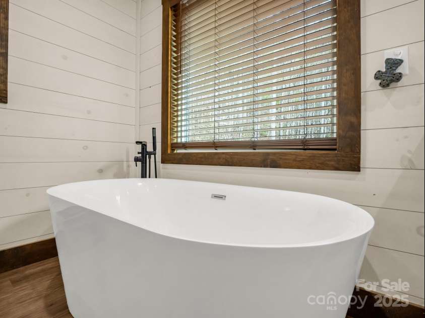 107 Twisted Birch Drive, Hendersonville, NC 28792.  MLS# CAR4328960, YatesRealty ID 2150. 