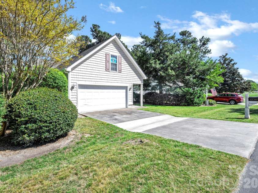 4979 Glen Cove Drive, Southport, NC 28461.  MLS# CAR4369504, YatesRealty ID 21501. 