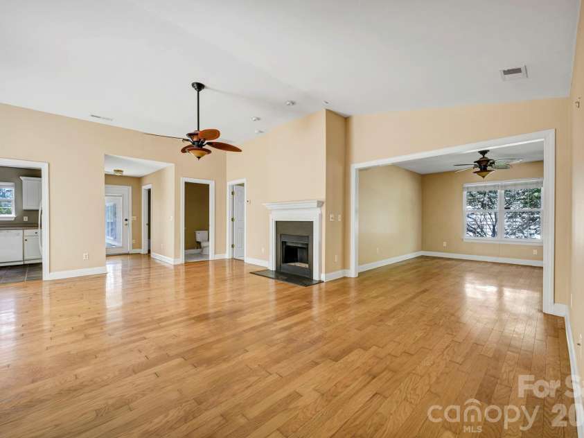 4979 Glen Cove Drive, Southport, NC 28461.  MLS# CAR4369504, YatesRealty ID 21501. 