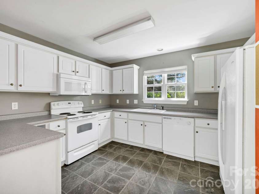 4979 Glen Cove Drive, Southport, NC 28461.  MLS# CAR4369504, YatesRealty ID 21501. 