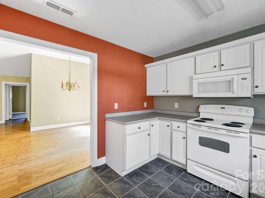 4979 Glen Cove Drive, Southport, NC 28461.  MLS# CAR4369504, YatesRealty ID 21501. 