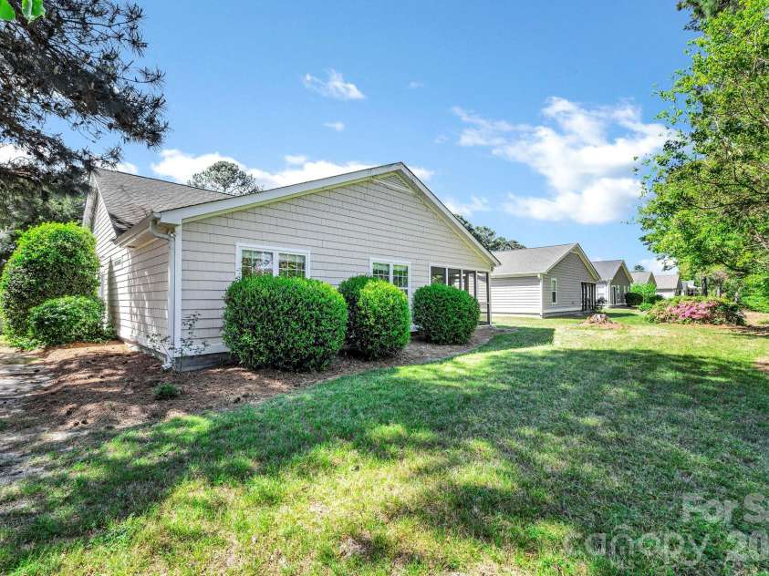 4979 Glen Cove Drive, Southport, NC 28461.  MLS# CAR4369504, YatesRealty ID 21501. 