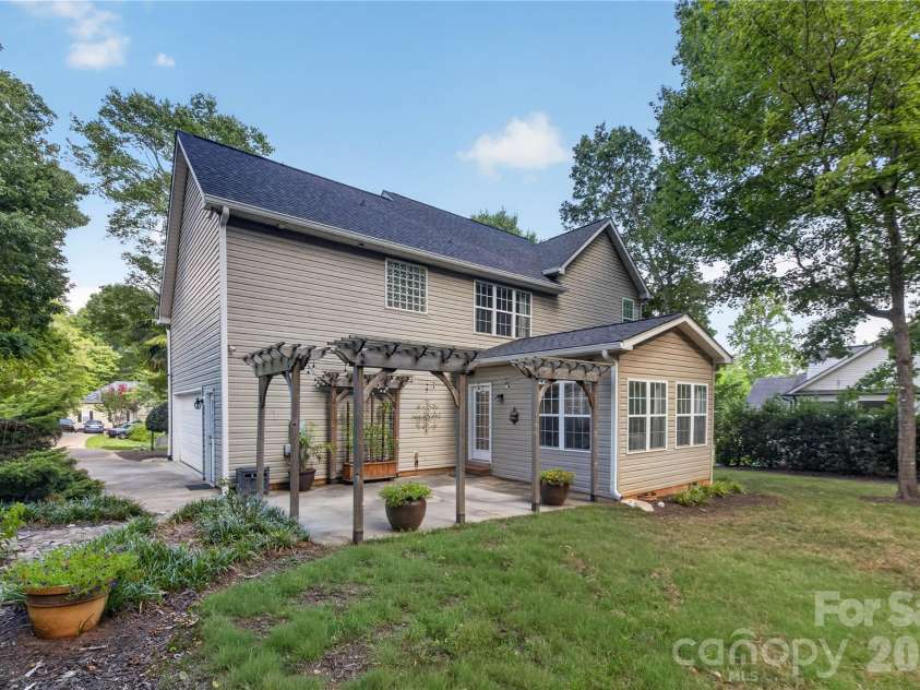 3012 Nablus Drive, Waxhaw, NC 28173.  MLS# CAR4400994, YatesRealty ID 21502. 