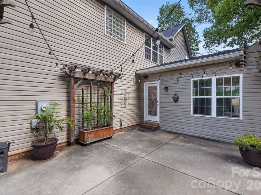 3012 Nablus Drive, Waxhaw, NC 28173.  MLS# CAR4400994, YatesRealty ID 21502. 