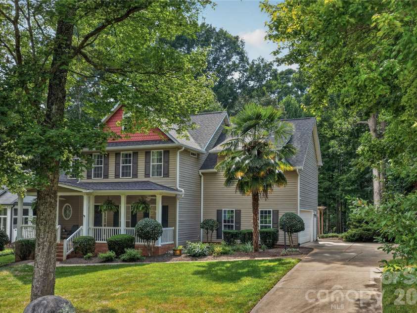 3012 Nablus Drive, Waxhaw, NC 28173.  MLS# CAR4400994, YatesRealty ID 21502. 