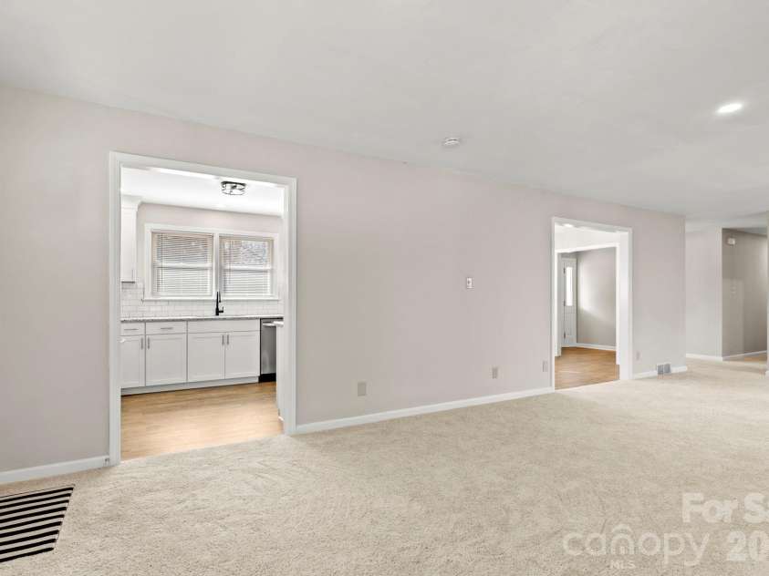 322 Holland Circle, Statesville, NC 28677.  MLS# CAR4376533, YatesRealty ID 21503. 