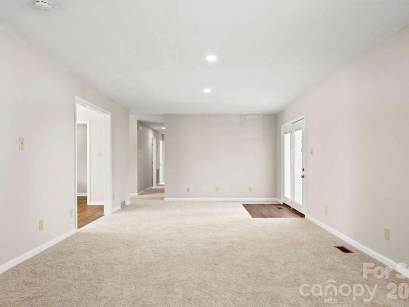 322 Holland Circle, Statesville, NC 28677.  MLS# CAR4376533, YatesRealty ID 21503. 