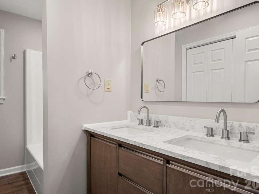 322 Holland Circle, Statesville, NC 28677.  MLS# CAR4376533, YatesRealty ID 21503. Hallway Full Bath with double sinks