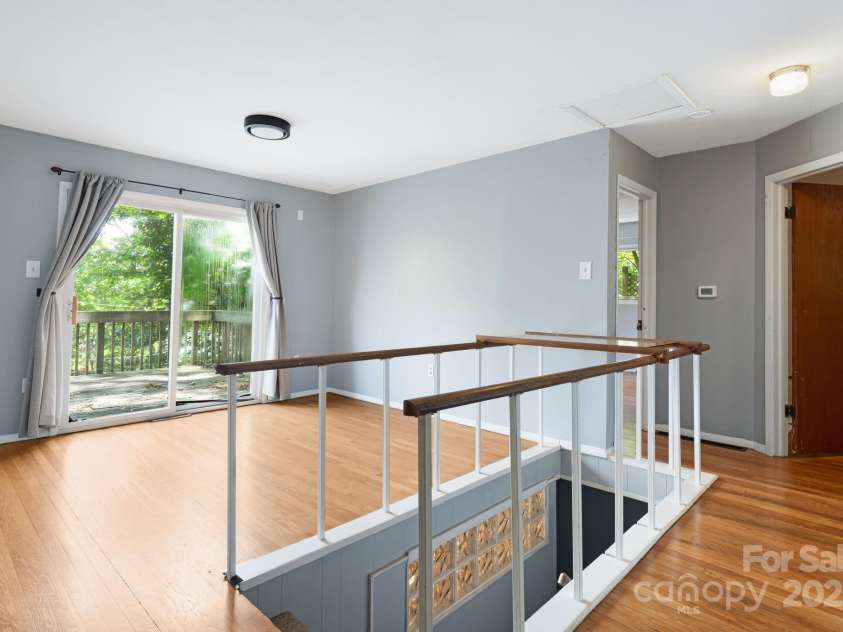 55 Lookout Drive, Asheville, NC 28804.  MLS# CAR4274159, YatesRealty ID 21504. 