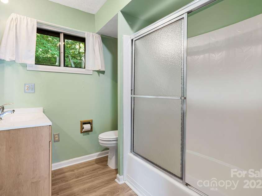55 Lookout Drive, Asheville, NC 28804.  MLS# CAR4274159, YatesRealty ID 21504. 
