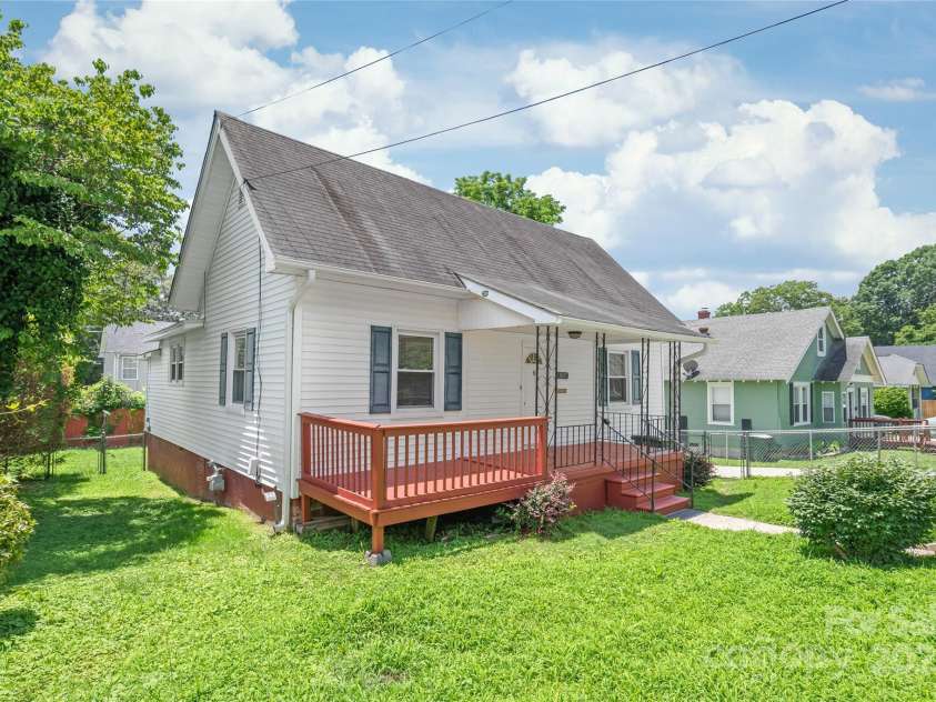 1113 4th Avenue, Gastonia, NC 28052.  MLS# CAR4273472, YatesRealty ID 21505. 