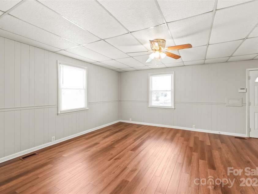 1113 4th Avenue, Gastonia, NC 28052.  MLS# CAR4273472, YatesRealty ID 21505. 