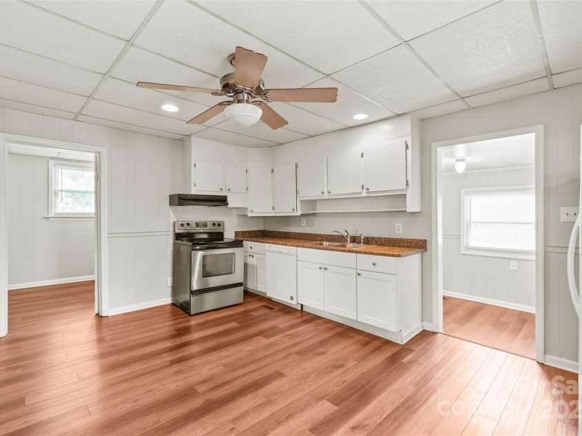 1113 4th Avenue, Gastonia, NC 28052.  MLS# CAR4273472, YatesRealty ID 21505. 