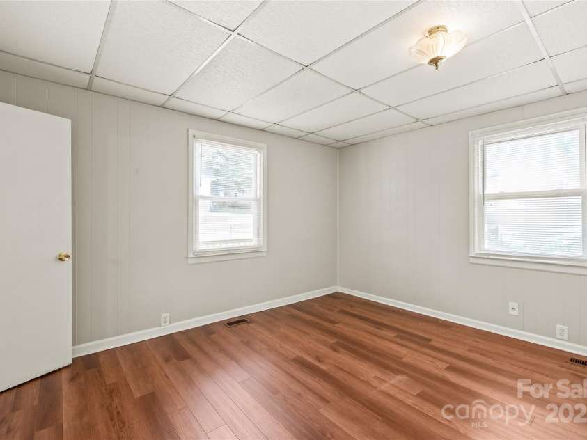 1113 4th Avenue, Gastonia, NC 28052.  MLS# CAR4273472, YatesRealty ID 21505. 