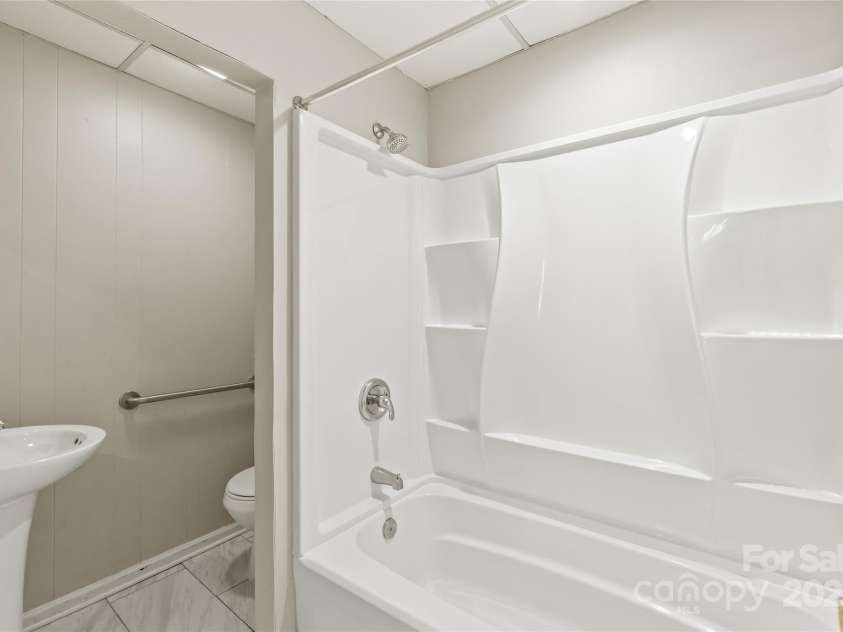 1113 4th Avenue, Gastonia, NC 28052.  MLS# CAR4273472, YatesRealty ID 21505. 