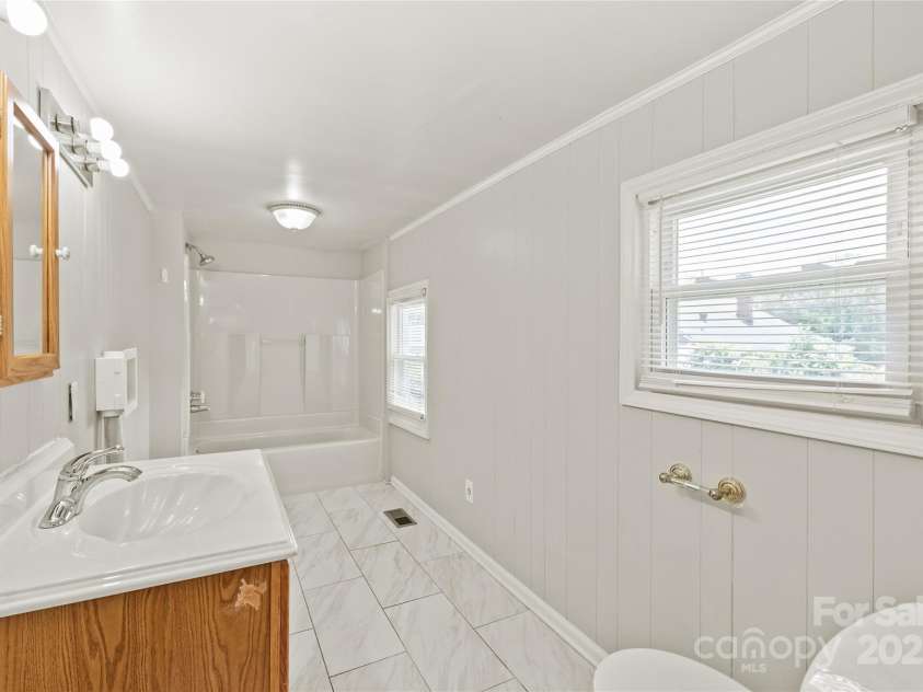 1113 4th Avenue, Gastonia, NC 28052.  MLS# CAR4273472, YatesRealty ID 21505. 