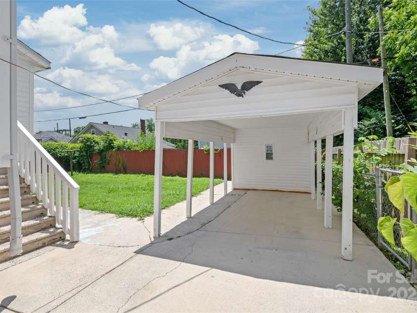 1113 4th Avenue, Gastonia, NC 28052.  MLS# CAR4273472, YatesRealty ID 21505. 