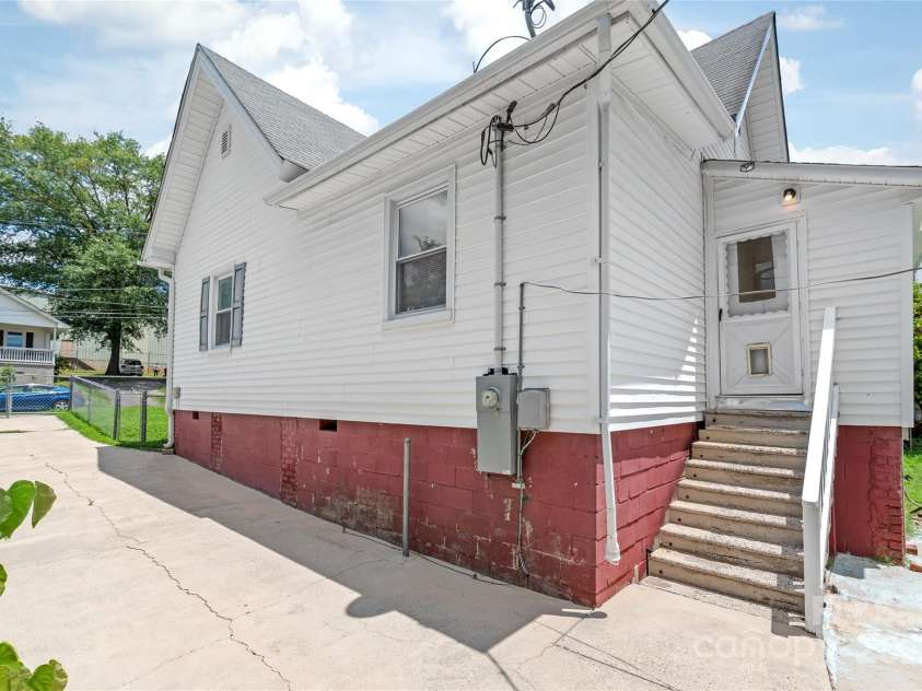1113 4th Avenue, Gastonia, NC 28052.  MLS# CAR4273472, YatesRealty ID 21505. 