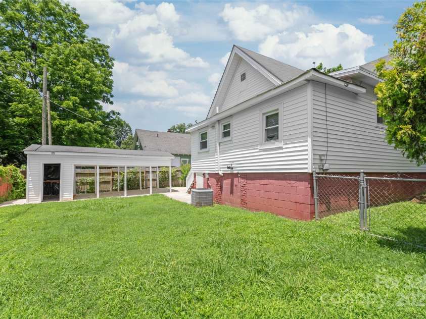 1113 4th Avenue, Gastonia, NC 28052.  MLS# CAR4273472, YatesRealty ID 21505. 