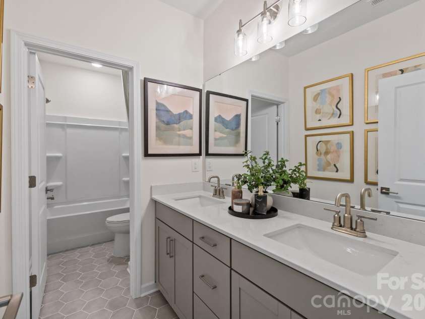 115 Windgate Way, Mooresville, NC 28115.  MLS# CAR4374610, YatesRealty ID 21506. Second Floor Guest Bath 