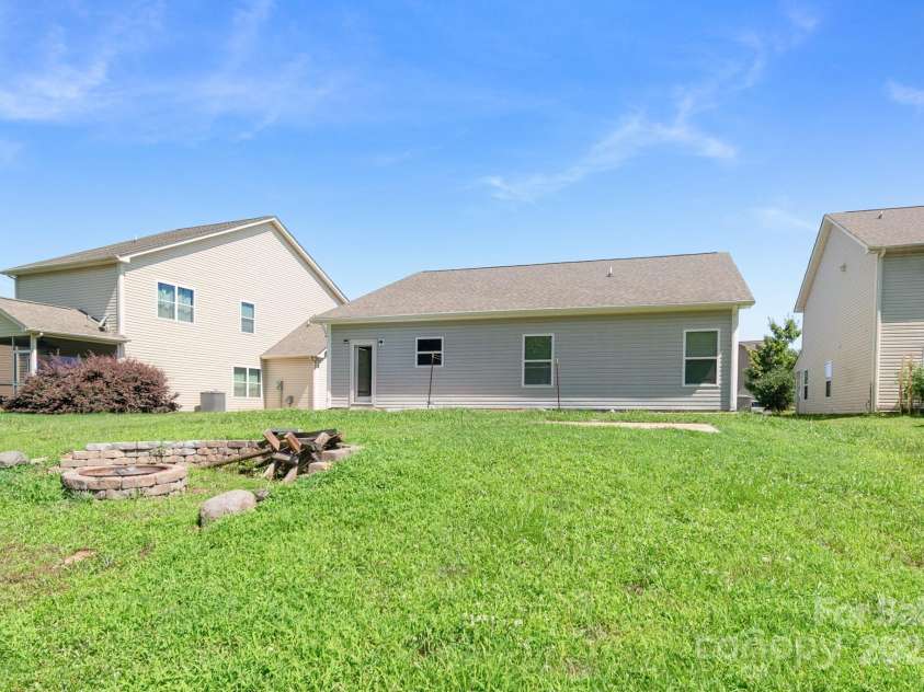 3296 Saddlebrook Drive, Midland, NC 28107.  MLS# CAR4273896, YatesRealty ID 21508. 