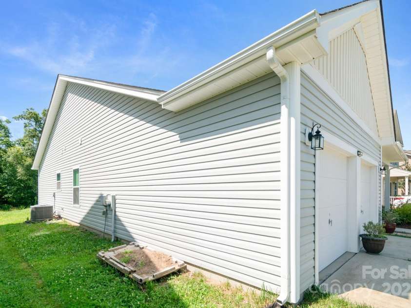 3296 Saddlebrook Drive, Midland, NC 28107.  MLS# CAR4273896, YatesRealty ID 21508. 