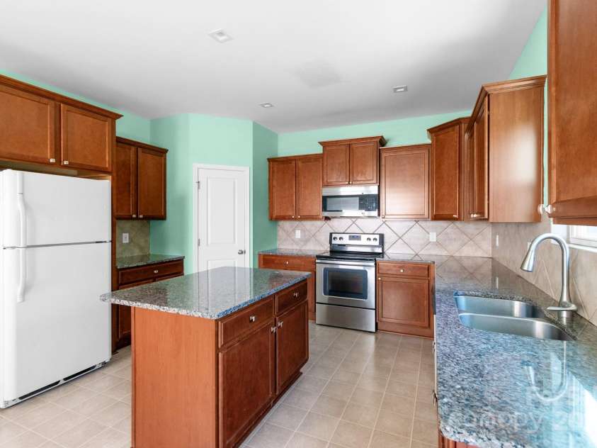 3296 Saddlebrook Drive, Midland, NC 28107.  MLS# CAR4273896, YatesRealty ID 21508. 
