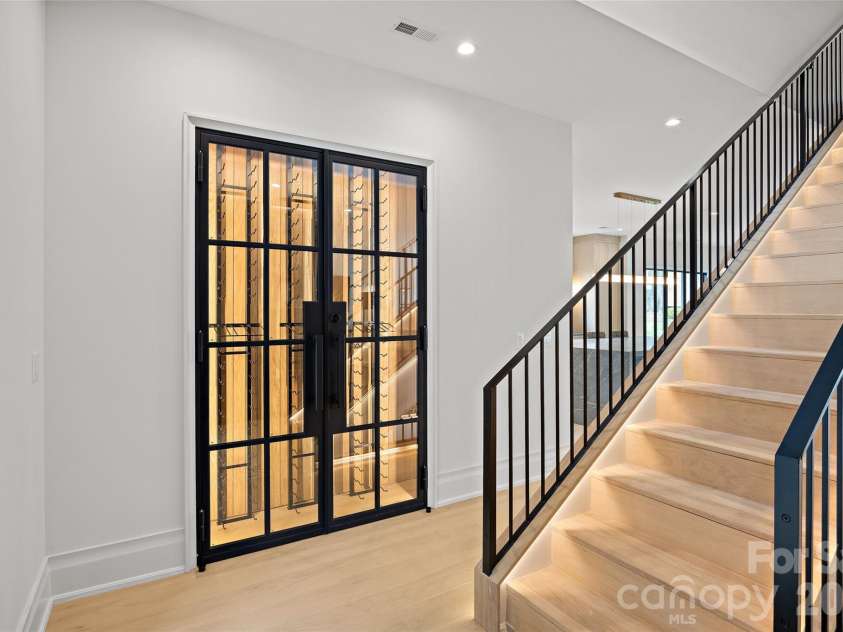 4111 Columbine Circle, Charlotte, NC 28211.  MLS# CAR4376886, YatesRealty ID 21508. 