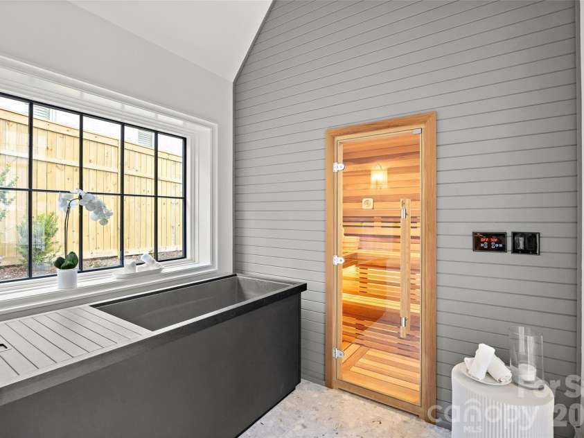 4111 Columbine Circle, Charlotte, NC 28211.  MLS# CAR4376886, YatesRealty ID 21508. 
