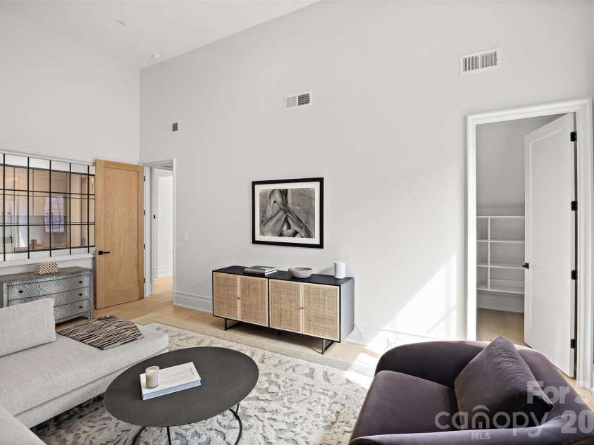 4111 Columbine Circle, Charlotte, NC 28211.  MLS# CAR4376886, YatesRealty ID 21508. 