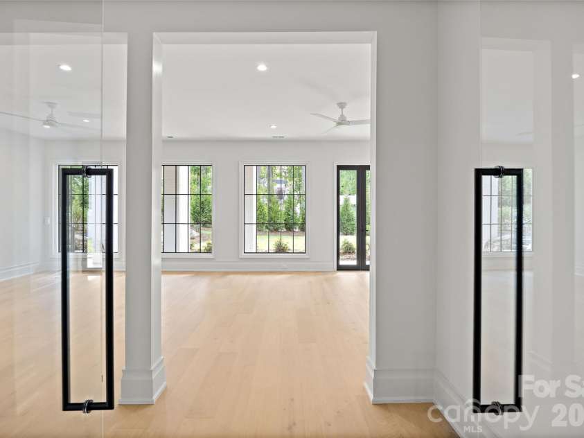 4111 Columbine Circle, Charlotte, NC 28211.  MLS# CAR4376886, YatesRealty ID 21508. 