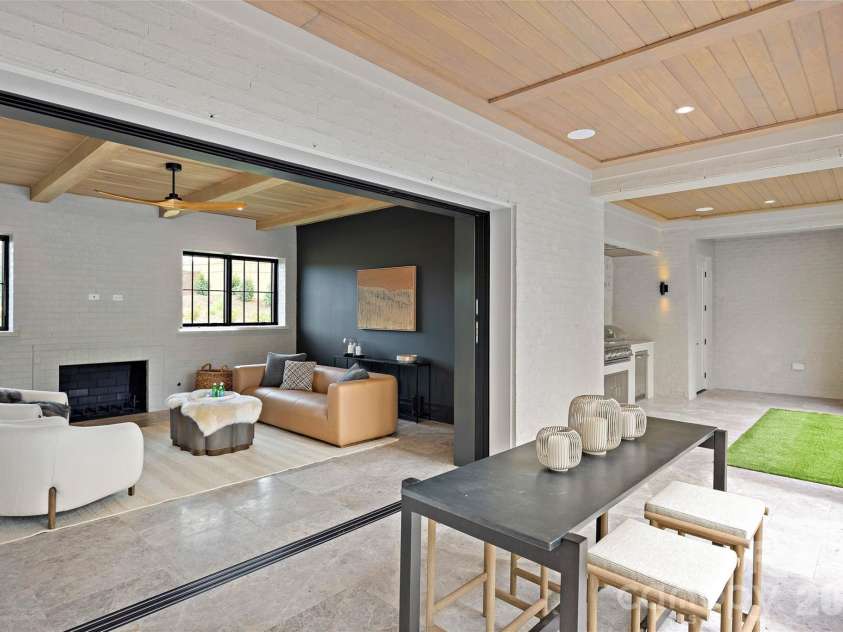 4111 Columbine Circle, Charlotte, NC 28211.  MLS# CAR4376886, YatesRealty ID 21508. 