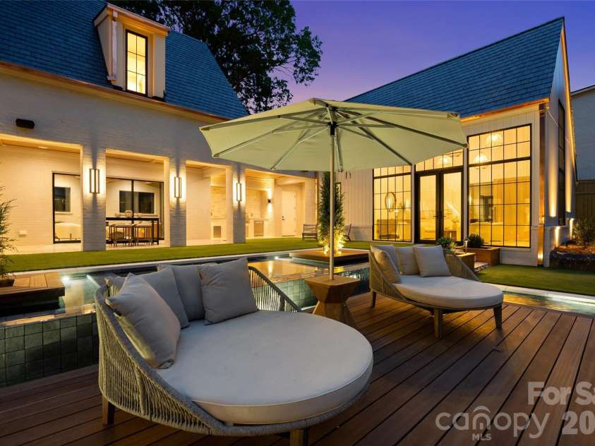 4111 Columbine Circle, Charlotte, NC 28211.  MLS# CAR4376886, YatesRealty ID 21508. 