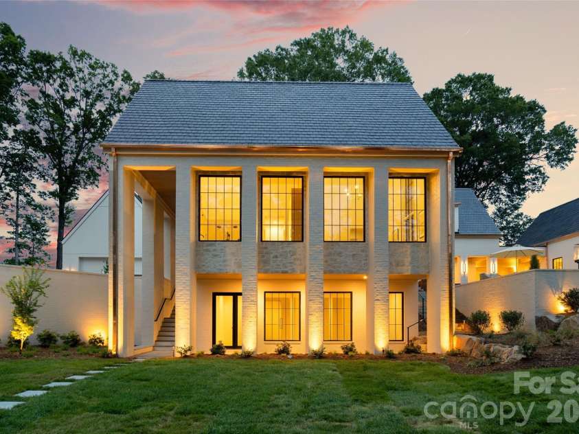 4111 Columbine Circle, Charlotte, NC 28211.  MLS# CAR4376886, YatesRealty ID 21508. 