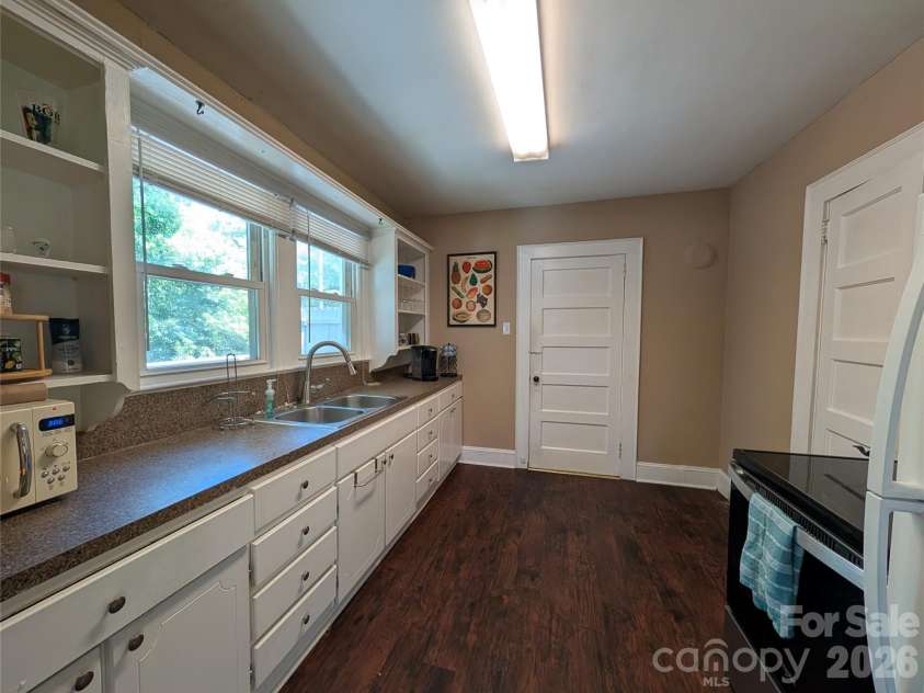 707 Oakshade Avenue, Kannapolis, NC 28083.  MLS# CAR4372011, YatesRealty ID 21509. 