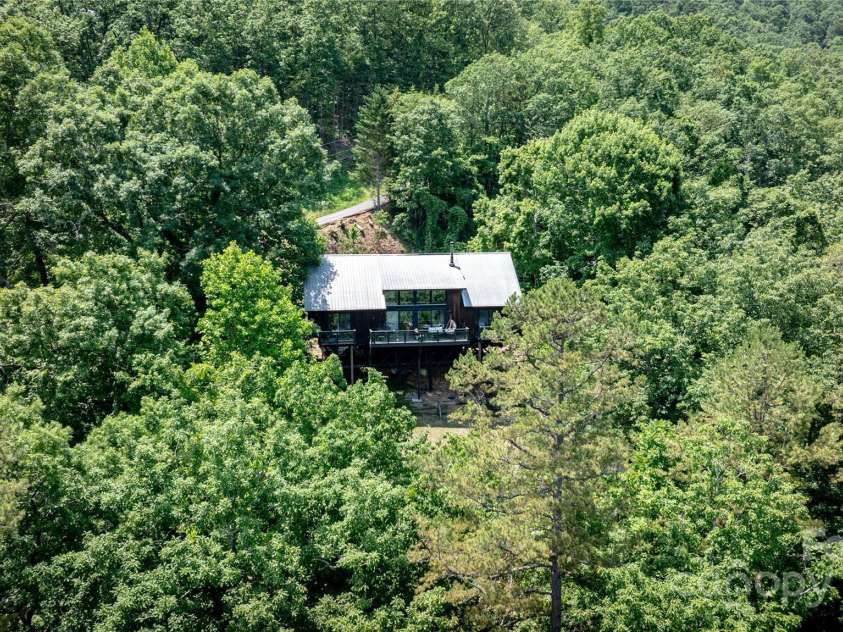 126 North Ridge Drive, Marion, NC 28752.  MLS# CAR4273969, YatesRealty ID 21510. 