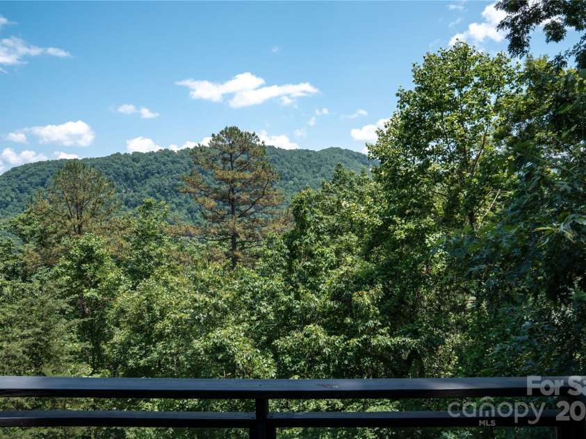 126 North Ridge Drive, Marion, NC 28752.  MLS# CAR4273969, YatesRealty ID 21510. 