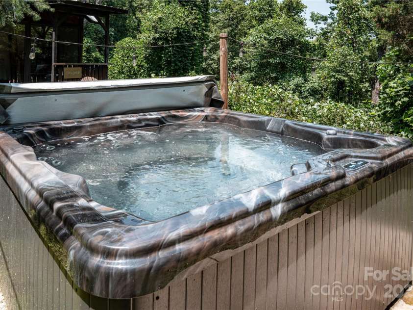 126 North Ridge Drive, Marion, NC 28752.  MLS# CAR4273969, YatesRealty ID 21510. 