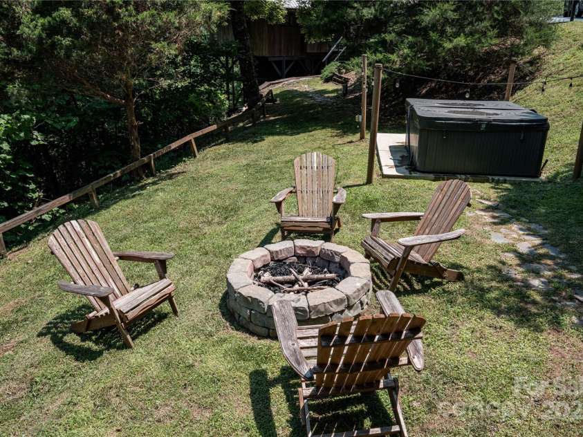 126 North Ridge Drive, Marion, NC 28752.  MLS# CAR4273969, YatesRealty ID 21510. 