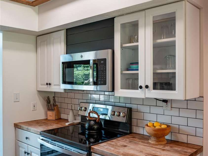 126 North Ridge Drive, Marion, NC 28752.  MLS# CAR4273969, YatesRealty ID 21510. 