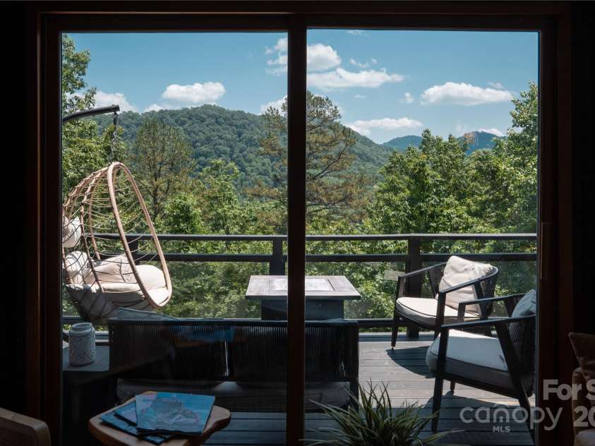 126 North Ridge Drive, Marion, NC 28752.  MLS# CAR4273969, YatesRealty ID 21510. 