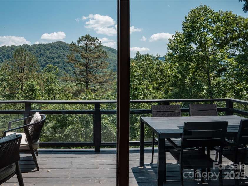 126 North Ridge Drive, Marion, NC 28752.  MLS# CAR4273969, YatesRealty ID 21510. 