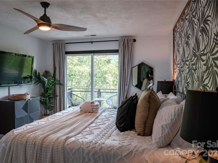 126 North Ridge Drive, Marion, NC 28752.  MLS# CAR4273969, YatesRealty ID 21510. 