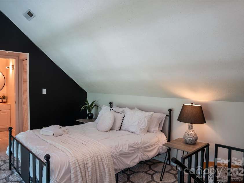 126 North Ridge Drive, Marion, NC 28752.  MLS# CAR4273969, YatesRealty ID 21510. 