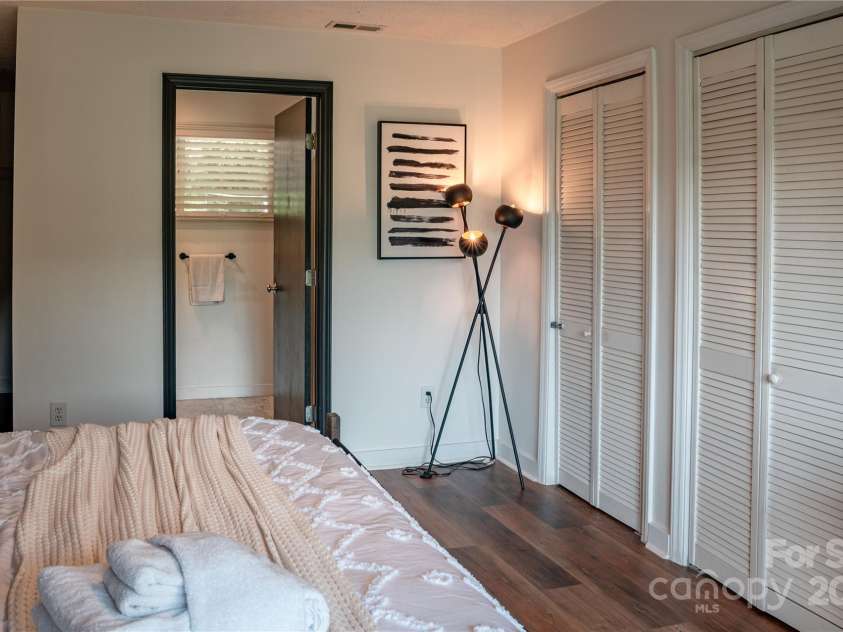 126 North Ridge Drive, Marion, NC 28752.  MLS# CAR4273969, YatesRealty ID 21510. 