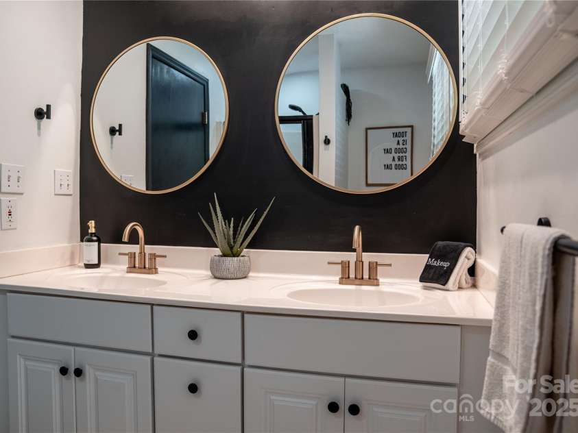 126 North Ridge Drive, Marion, NC 28752.  MLS# CAR4273969, YatesRealty ID 21510. 